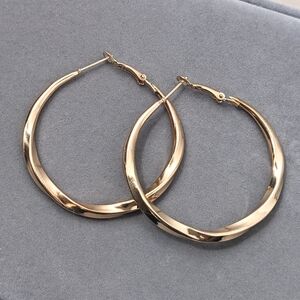 Chic Gold Twist Hoop Earrings